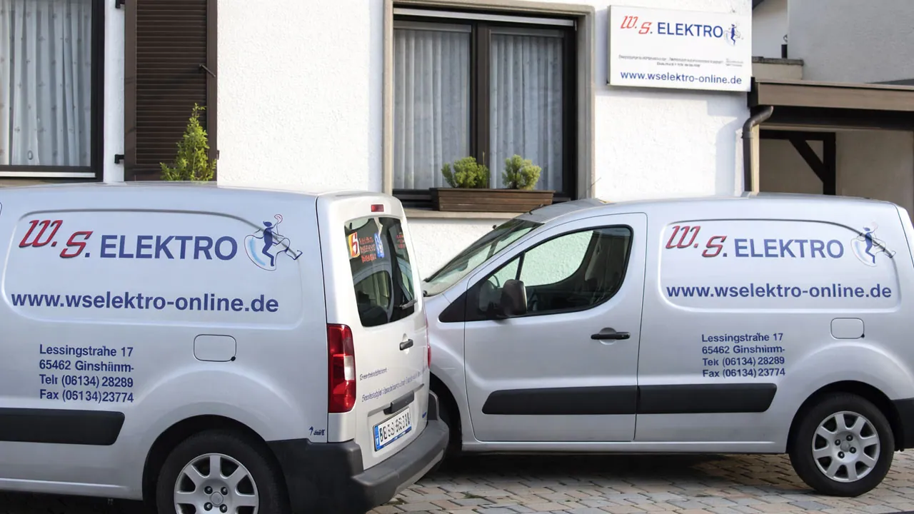 Service- und Kundendienstfahrzeug vor dem Einsatz &middot; W.S. Elektro